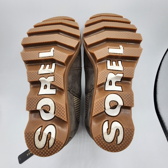 Women's Joan Of Arctic Wedge II Chelsea Bootie Size 6 Khaki - Picture 11 of 13